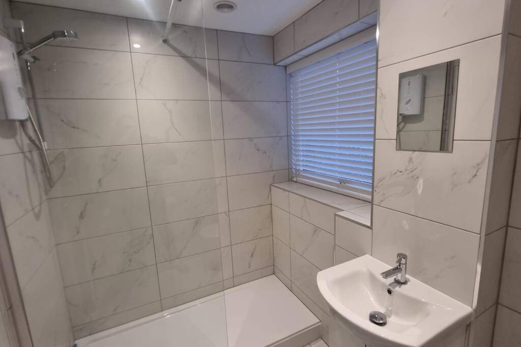 Spacious Self Contained Flat In Superb Location 利明顿 外观 照片